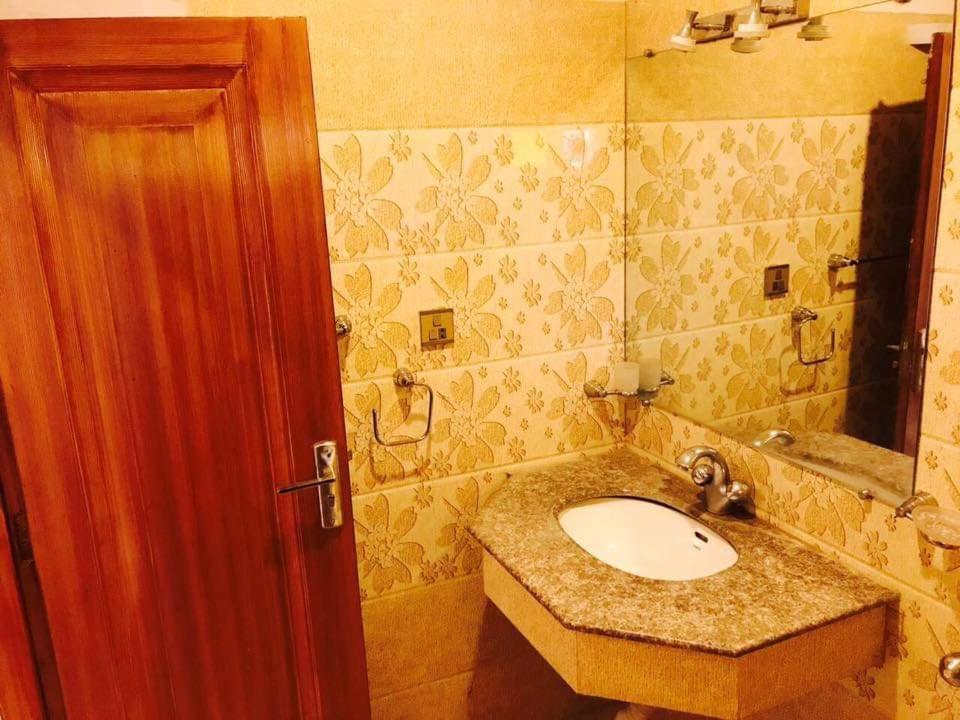 Pak Hotel Islamabad Esterno foto